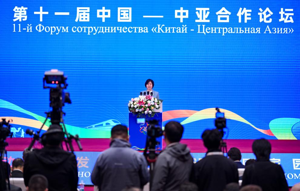 Shen Yueyue, vicepresidenta del Comité Nacional de la Conferencia Consultiva Política del Pueblo Chino y presidenta de la Comisión de Buena Vecindad, Amistad y Cooperación de la Organización de Cooperación de Shanghai, pronuncia un discurso en la ceremonia inaugural del XI Foro de Cooperación China-Asia Central, en Yinchuan, capital de la región autónoma de la etnia hui de Ningxia, en el noroeste de China, el 26 de octubre de 2024. (Xinhua/Feng Kaihua)