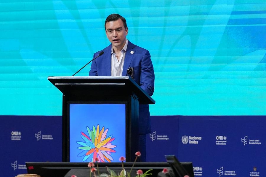 El presidente de Ecuador, Daniel Noboa, habla en el segmento de alto nivel de la decimosexta Conferencia de las Partes COP16, en la ciudad de Cali, Colombia, el 29 de octubre de 2024. El secretario general de la Organización de las Naciones Unidas, António Guterres, encabezó el martes el lanzamiento de la Coalición Mundial por la Paz con la Naturaleza, tras la instalación del segmento de alto nivel de la decimosexta Conferencia de las Partes COP16 que se realiza en la ciudad colombiana de Cali, donde llamó a los países a tomar acción inmediata para proteger el planeta. (Xinhua/Andrés Moreno)