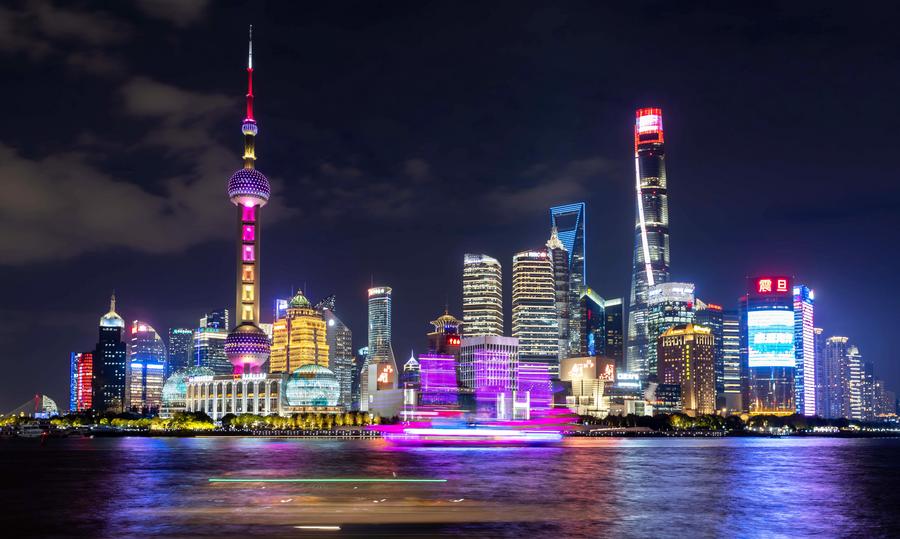 Panorámica nocturna del área de Lujiazui, en la municipalidad oriental china de Shanghai. (Xinhua/Wang Xiang)