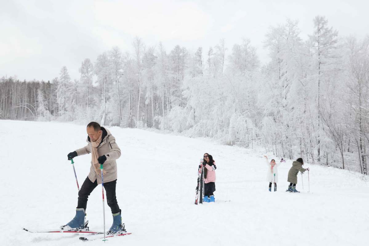 La estación de esquí Arctic Ski Resort de Mohe da la bienvenida a sus primeros visitantes