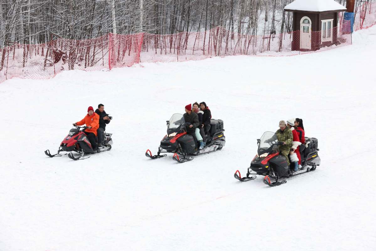 La estación de esquí Arctic Ski Resort de Mohe da la bienvenida a sus primeros visitantes