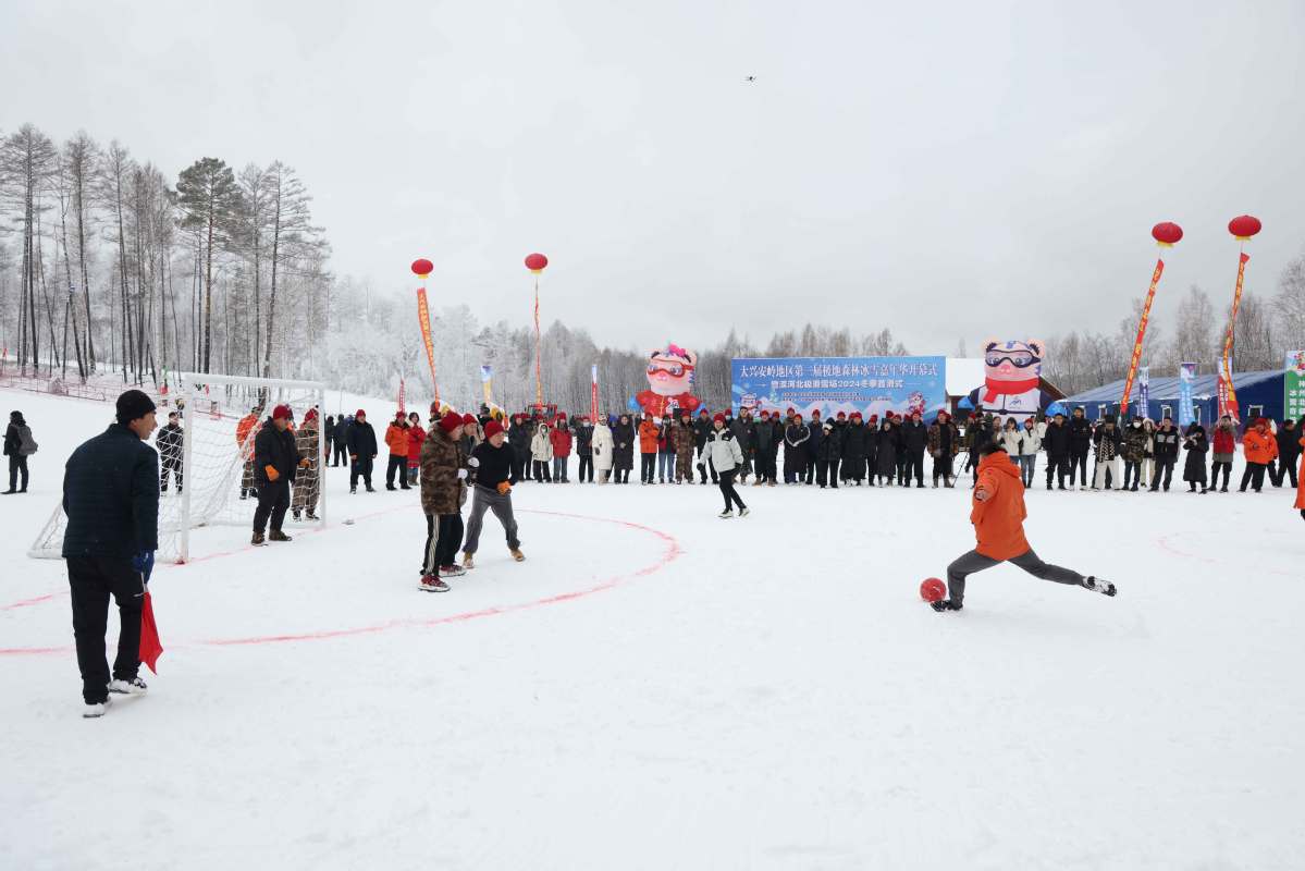 La estación de esquí Arctic Ski Resort de Mohe da la bienvenida a sus primeros visitantes