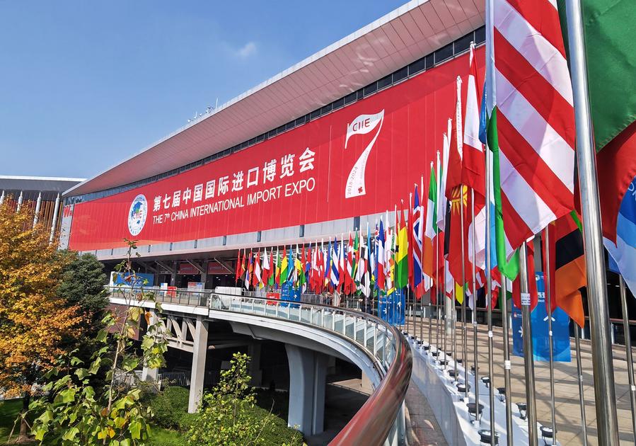 Imagen del 4 de noviembre de 2024 del Centro Nacional de Exposiciones y Convenciones (Shanghai), la sede principal de la VII Exposición Internacional de Importaciones de China (CIIE, por sus siglas en inglés), en Shanghai, en el este de China. (Xinhua/Yin Gang) 