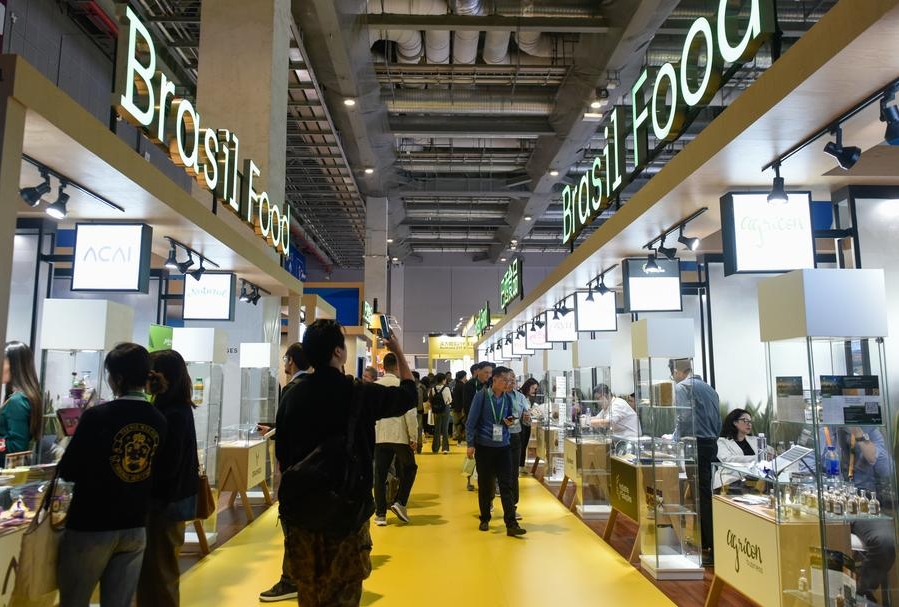 Imagen del 6 de noviembre de 2024 de un estand de comida brasileña durante la VII Exposición Internacional de Importaciones de China (CIIE) en Shanghai, en el este de China. (Xinhua/Xu Liang)