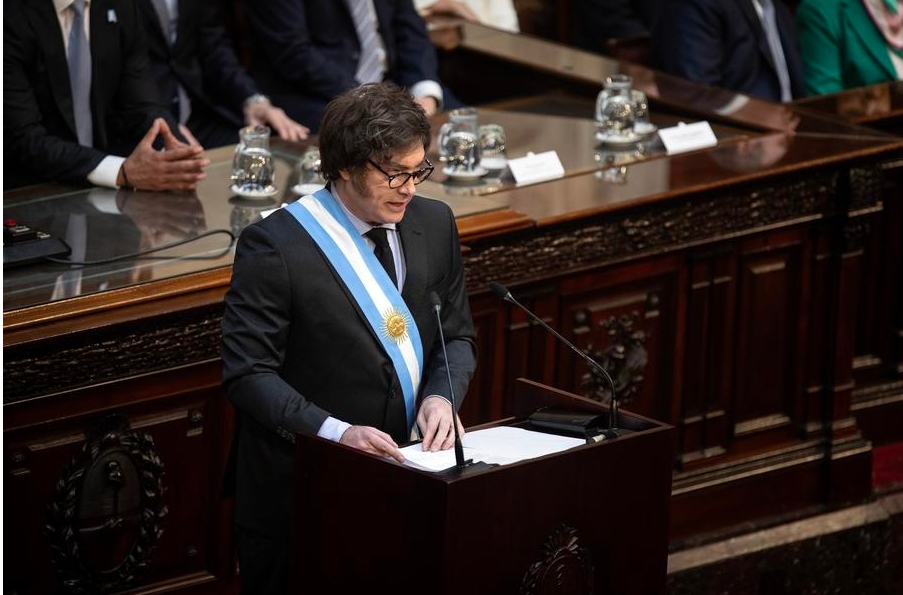 Imagen del 15 de septiembre de 2024 del presidente argentino, Javier Milei, hablando durante la presentación ante el Congreso Nacional del proyecto de Presupuesto 2025, en Buenos Aires, capital de Argentina. (Xinhua/Martín Zabala) 