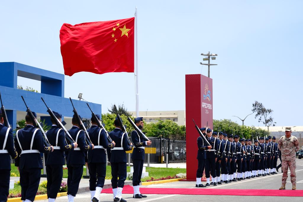 Xi llega a Lima para realizar visita de Estado a Perú y asistir a reunión de APEC