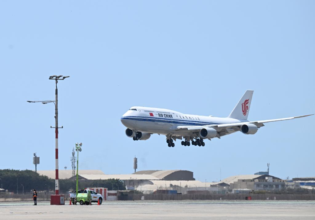 Xi llega a Lima para realizar visita de Estado a Perú y asistir a reunión de APEC