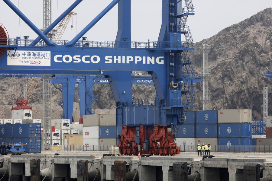 Imagen del 29 de octubre de 2024 de una vista de la construcción del megapuerto de Chancay, construido por la empresa china Cosco Shipping Ports Limited, en Chancay, Perú. (Xinhua/Mariana Bazo) 