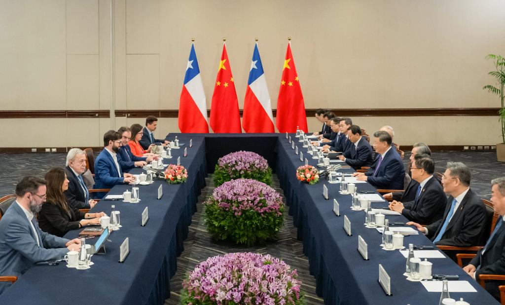 Xi insta a China y Chile a ampliar cooperación con libre comercio y políticas industriales abiertas