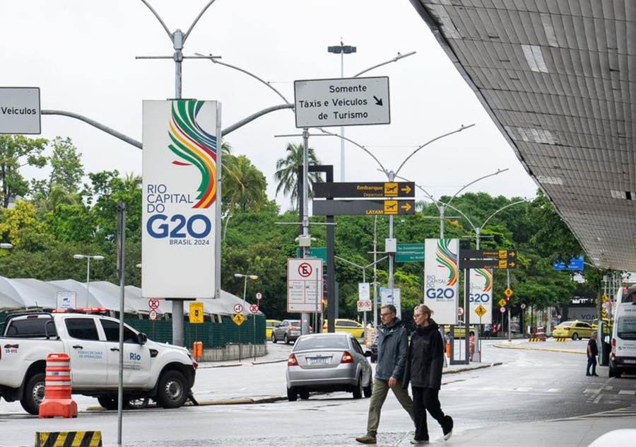 Imagen del 16 de noviembre de 2024 de carteles de la 19ª Cumbre del G20, en Río de Janeiro, Brasil. (Xinhua/Wang Tiancong)