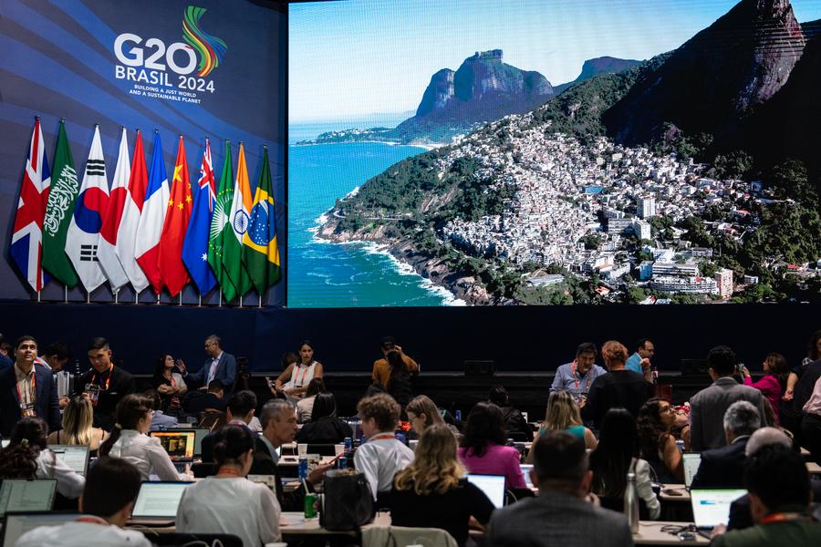 Imagen del 18 de noviembre de 2024 de periodistas trabajando en el Centro Internacional de Medios de Comunicación de la 19ª Cumbre del G20, en Río de Janeiro, Brasil. (Xinhua/Wang Tiancong) 