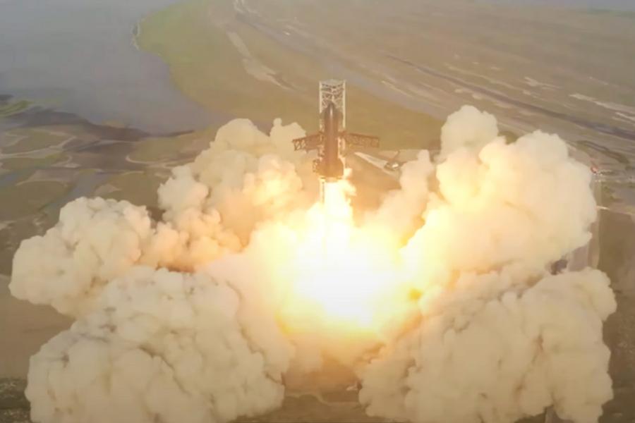 Captura de video cedida por SpaceX el 20 de abril de 2023 del cohete Starship despegando desde la plataforma de lanzamiento en la Base Estelar de SpaceX, en Boca Chica, Texas, Estados Unidos. (Xinhua/SpaceX)