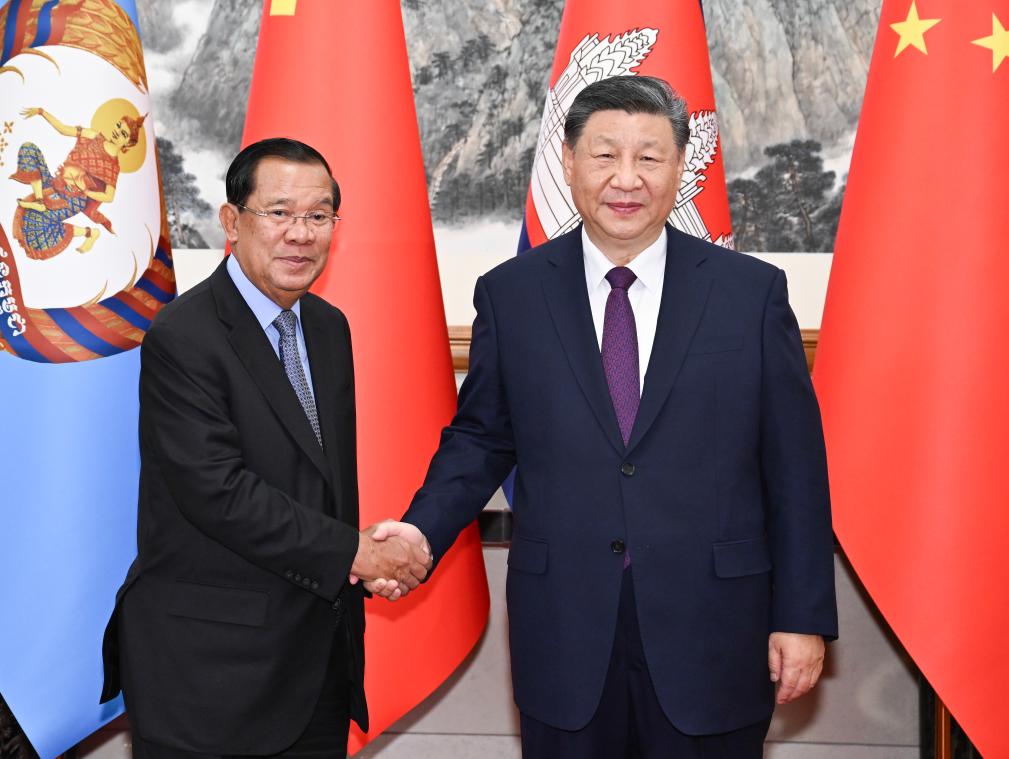 Xi sostiene conversaciones con presidente del Senado de Camboya Hun Sen