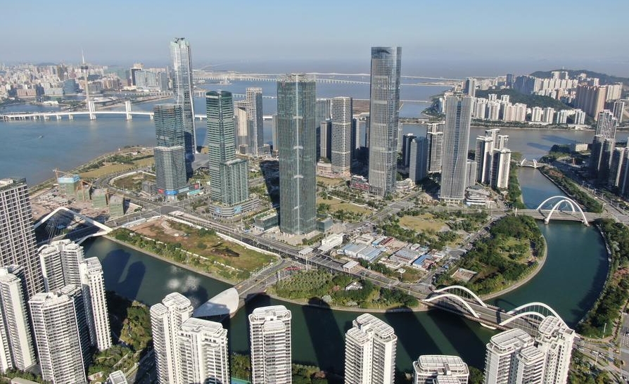 Vista aérea fotografiada con un drone mostrando la isla financiera en Hengqin, ciudad de Zhuhai, provincia de Guangdong, en el sur de China, el 26 de noviembre de 2024. (Xinhua/Deng Hua)