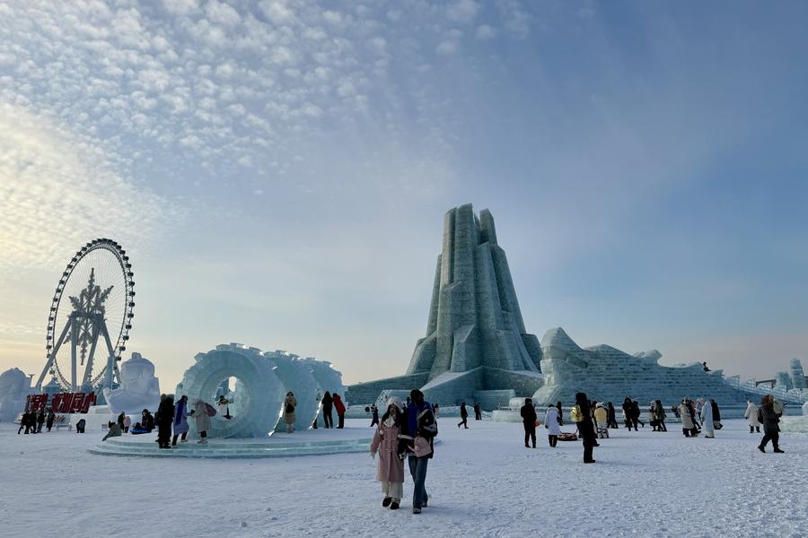 Mayor parque temático de hielo y nieve del mundo abre sus puertas en ciudad nororiental china de Harbin