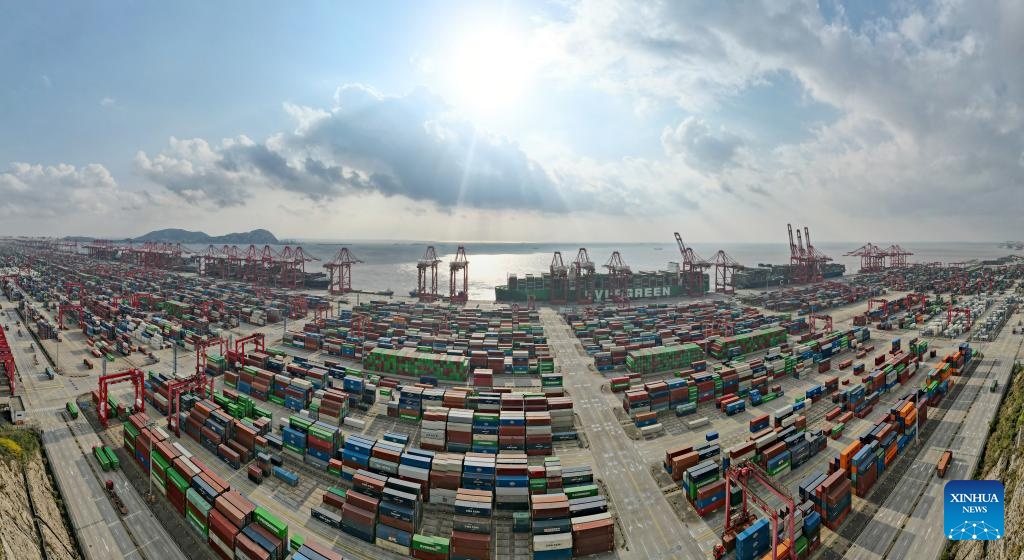 Puerto de Shanghai logra récord mundial con más de 50 millones de TEU anuales