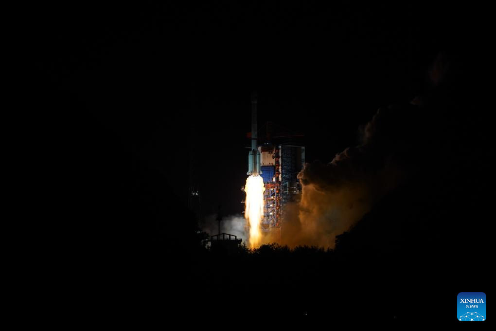 China lanza nuevo satélite de pruebas de tecnologías de comunicación