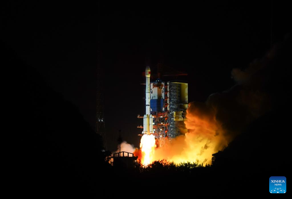 China lanza nuevo satélite de pruebas de tecnologías de comunicación