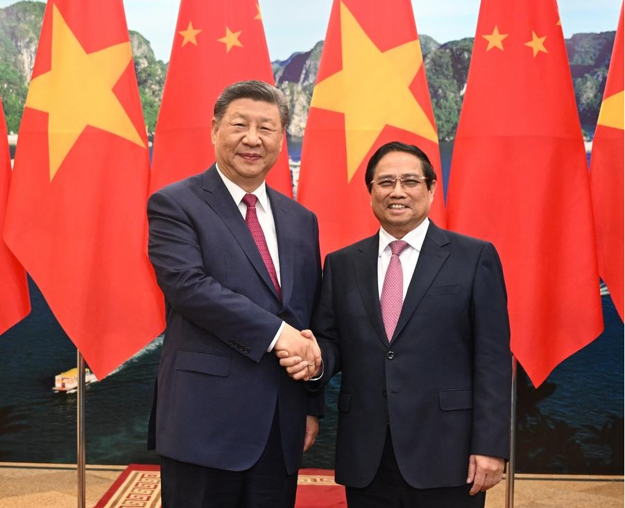 Xi Jinping, secretario general del Comité Central del Partido Comunista de China y presidente chino, se reúne con el primer ministro vietnamita, Pham Minh Chinh, en la sede del Comité Central del Partido Comunista de Vietnam, en Hanoi, Vietnam, el 14 de abril de 2025. (Xinhua/Xie Huanchi) 