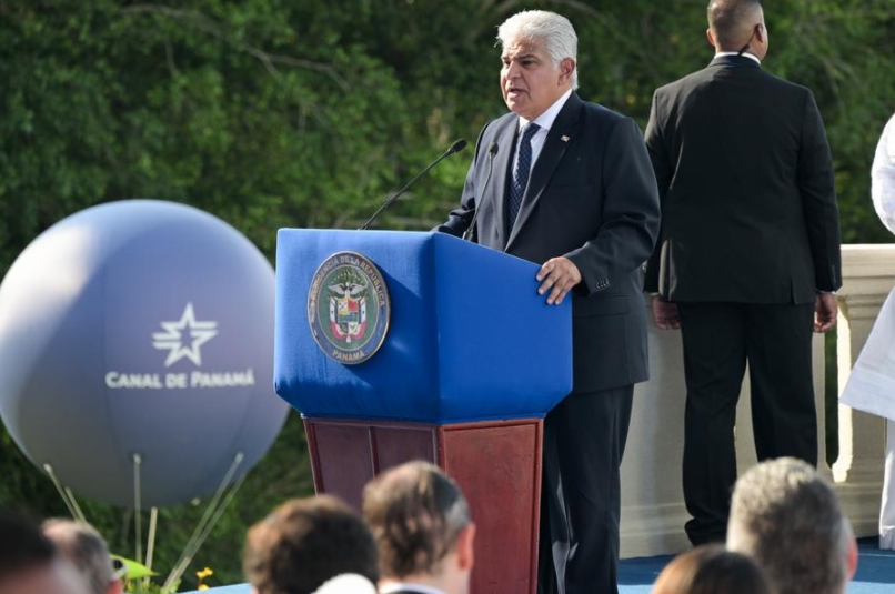 Imagen del 31 de diciembre de 2024 del presidente panameño, José Raúl Mulino, pronunciando un discurso durante una ceremonia para celebrar el 25° aniversario de la devolución del Canal de Panamá, en la Ciudad de Panamá, Panamá. (Xinhua/Chen Haoquan)