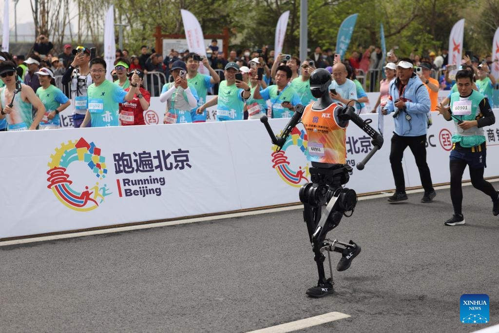 Media maratón de Beijing E-Town y la media maratón de robots humanoides