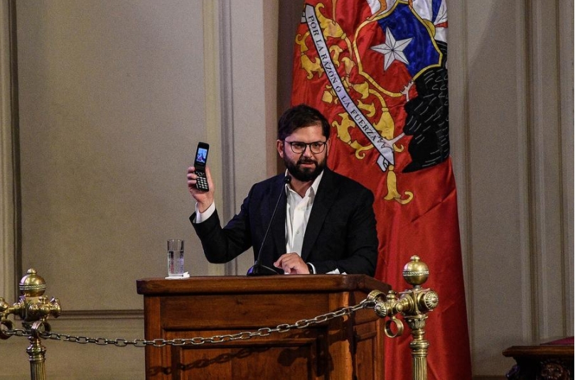 Imagen del 13 de enero de 2025 del presidente chileno, Gabriel Boric, pronunciando un discurso durante la ceremonia de inauguración de la decimocuarta edición del Congreso Futuro de Chile, en el Salón de Honor del Congreso Nacional de Santiago, en Santiago, capital de Chile. (Xinhua/Jorge Villegas) 