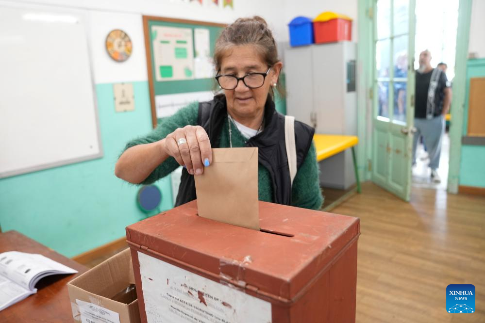 Uruguayos votan con normalidad en elecciones departamentales, difunde Corte Electoral