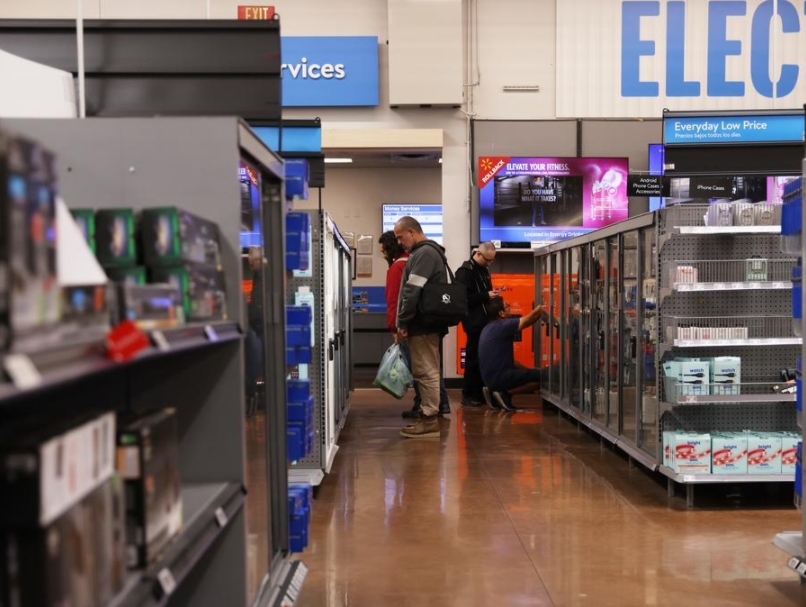 Personas compran en una tienda Walmart, en Rosemead, California, Estados Unidos, el 15 de mayo de 2025. (Xinhua/Qiu Chen) 