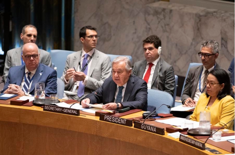 El secretario general de la ONU, António Guterres (c-frente), habla en una reunión de emergencia del Consejo de Seguridad sobre las amenazas a la paz y la seguridad internacionales, en la sede de la ONU, en Nueva York, el 20 de junio de 2025. (Xinhua/Xie E) 