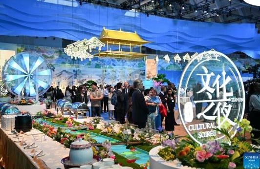 Velada Cultural de Davos de Verano en Tianjin