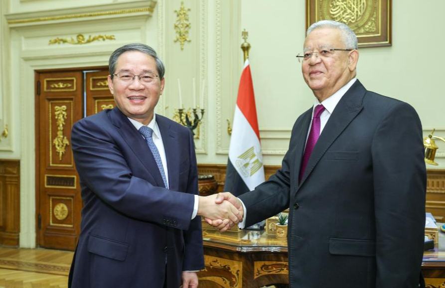 China y Egipto deben facilitar constantemente comercio e inversión bidireccionales, dice premier chino
