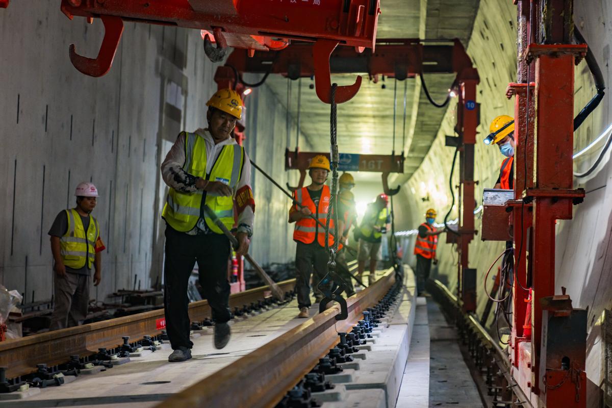 Shanghai inicia las obras de tendido de vías para la primera línea de metro que cruzará el río Yangtse