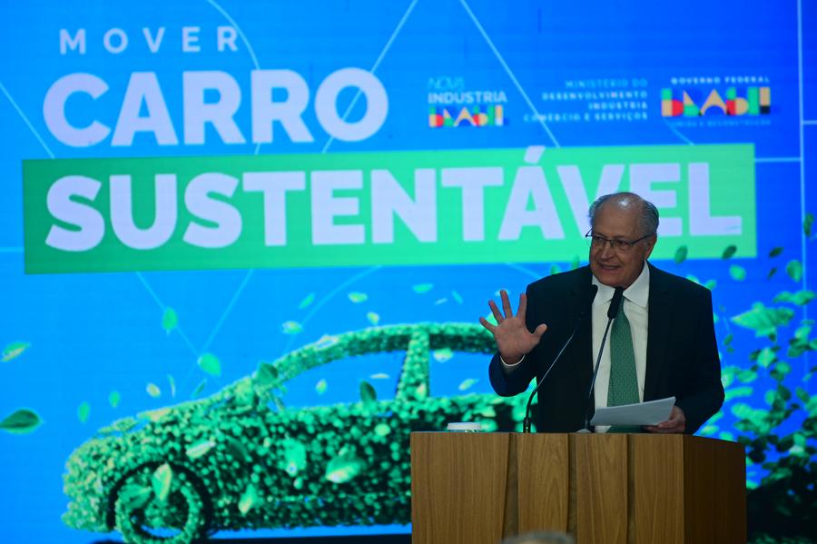 Brasil considera "gran error" medida arancelaria de Trump y evalúa medidas de reciprocidad comercial