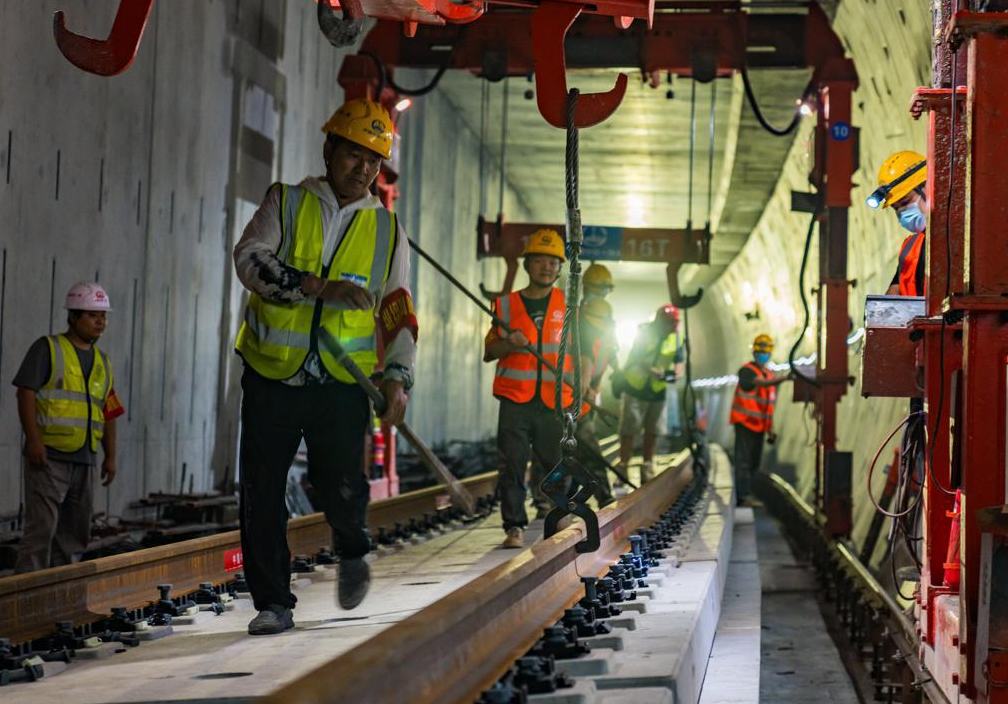 Shanghai inicia las obras de tendido de vías para la primera línea de metro que cruzará el río Yangtse