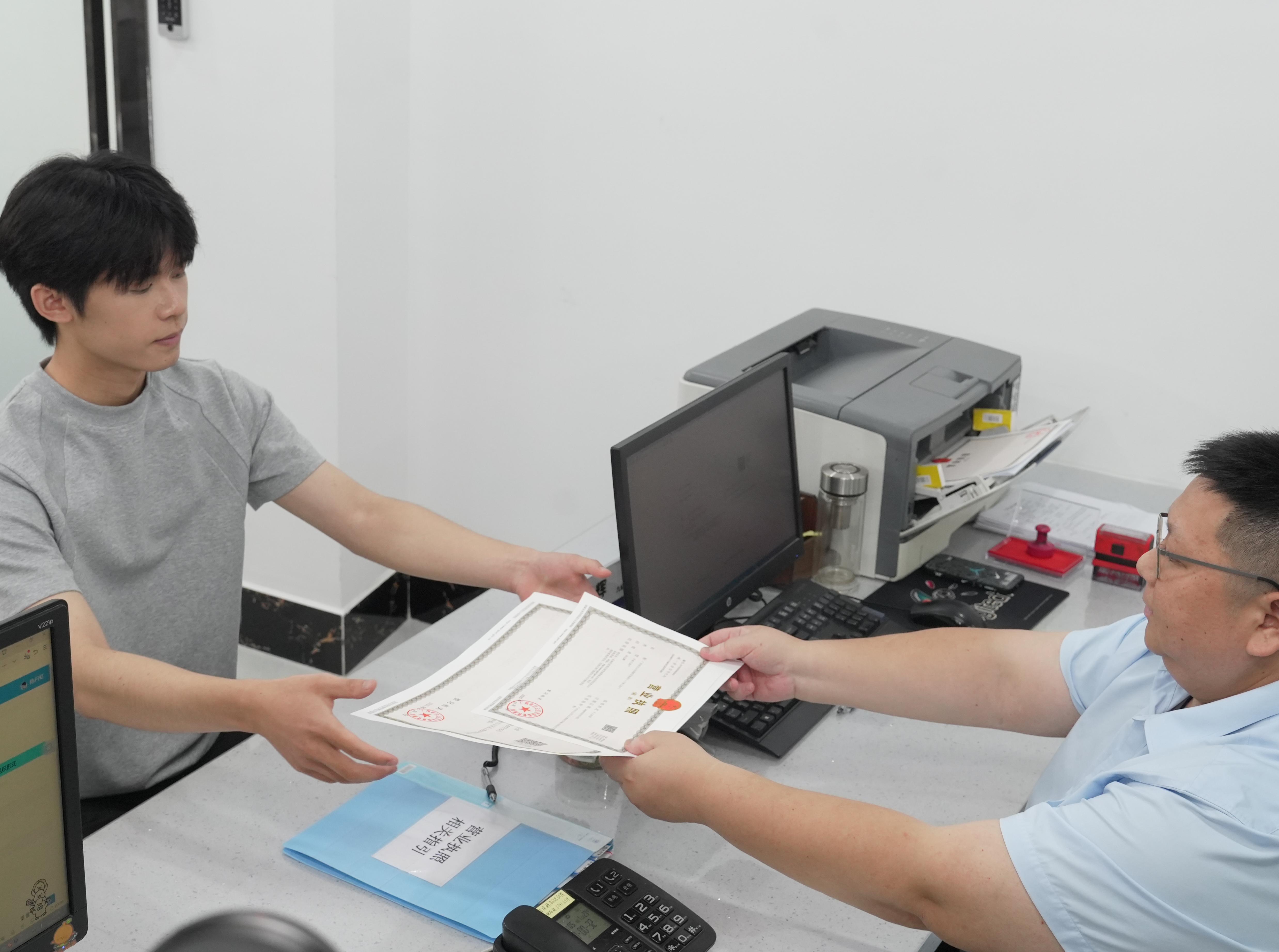Guangzhou emite su primera licencia comercial utilizando un asistente de IA