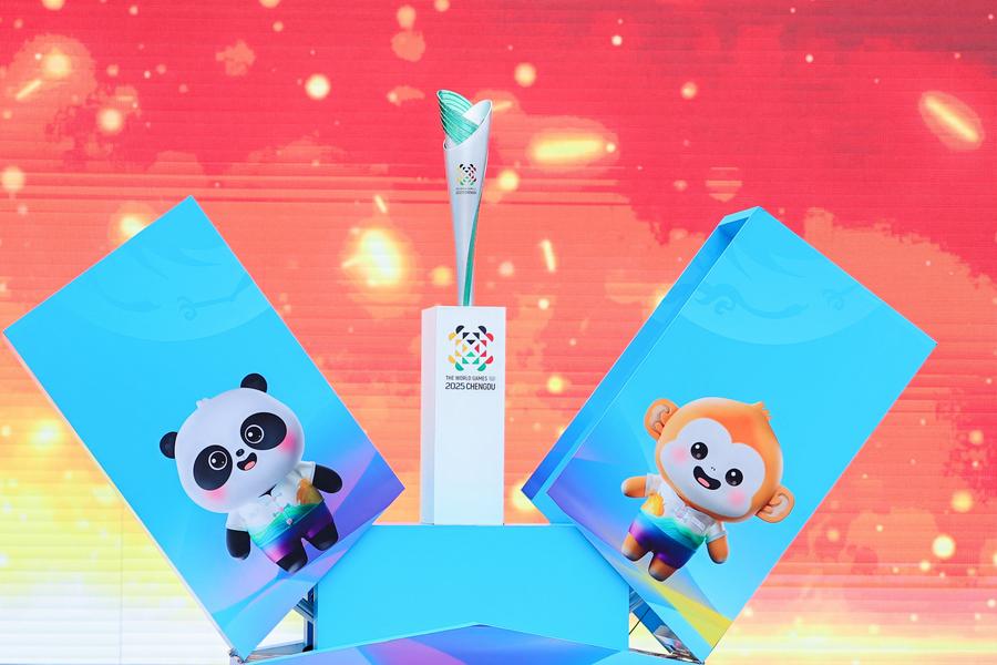 La antorcha llamada "Zhu Meng" (Sueño de Bambú) de los Juegos Mundiales 2025 es presentada en Chengdu, en la provincia de Sichuan, en el suroeste de China, el 27 de febrero de 2025. (Xinhua)