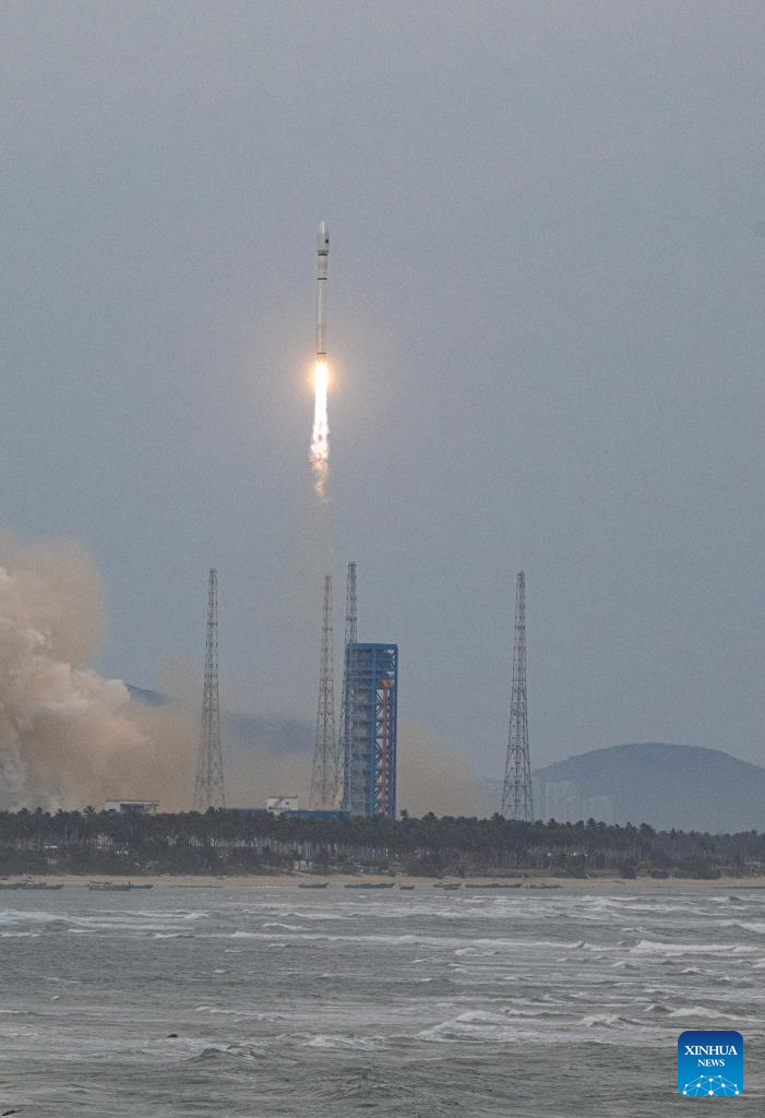 Cohete Gran Marcha-12 de China lanza nuevos satélites de internet