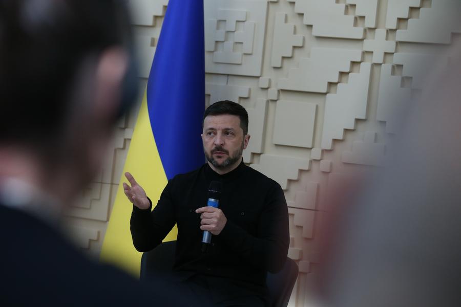 Imagen del 15 de mayo de 2025 del presidente ucraniano, Volodymyr Zelensky, hablando en una conferencia de prensa en la Embajada de Ucrania, en Ankara, Turquía. (Xinhua/Mustafa Kaya)