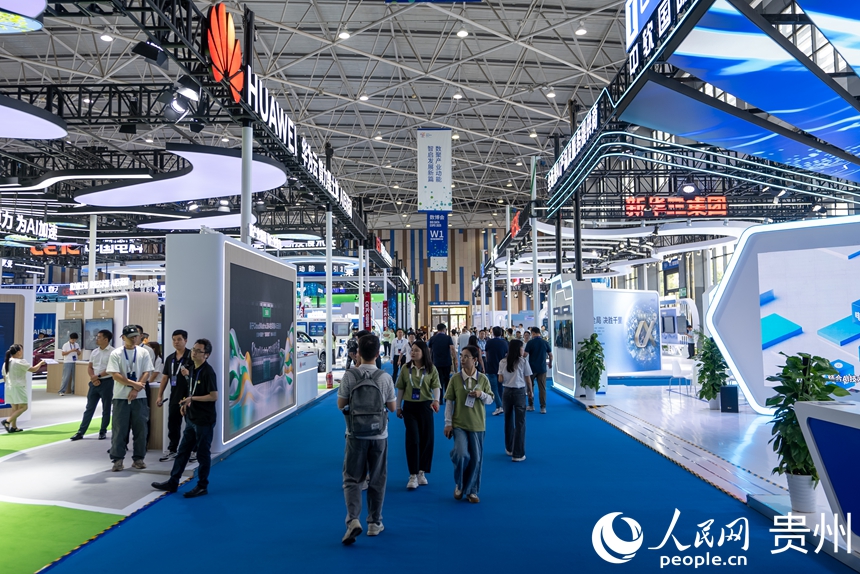 Comienza la Exposición Internacional de la Industria de los Macrodatos 2025 en Guizhou
