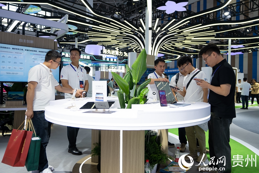 Comienza la Exposición Internacional de la Industria de los Macrodatos 2025 en Guizhou