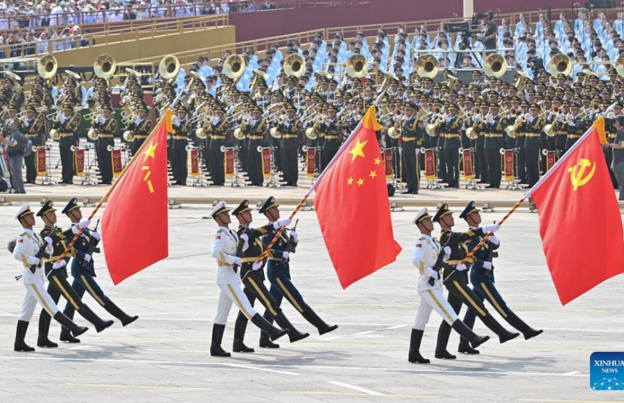 Formación de guardias de honor del EPL marcha por Plaza Tian'anmen