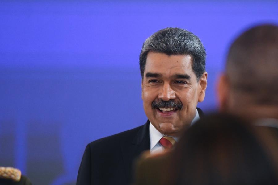 El presidente venezolano, Nicolás Maduro, sonríe después de una conferencia de prensa, en Caracas, capital de Venezuela, el 1 de septiembre de 2025. (Xinhua/Marcos Salgado) 