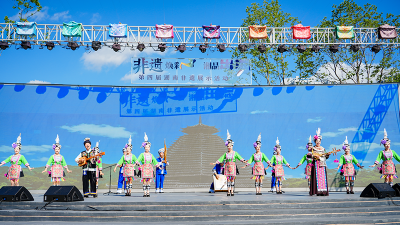 Huaihua dota a los proyectos de patrimonio cultural inmaterial de “alas tecnológicas” en Hunan