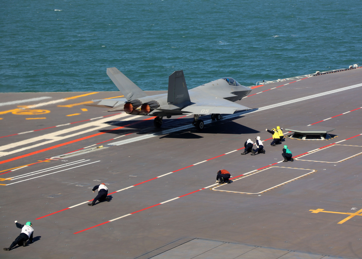 CNS Fujian logra un hito con el lanzamiento electromagnético de un avión naval avanzado