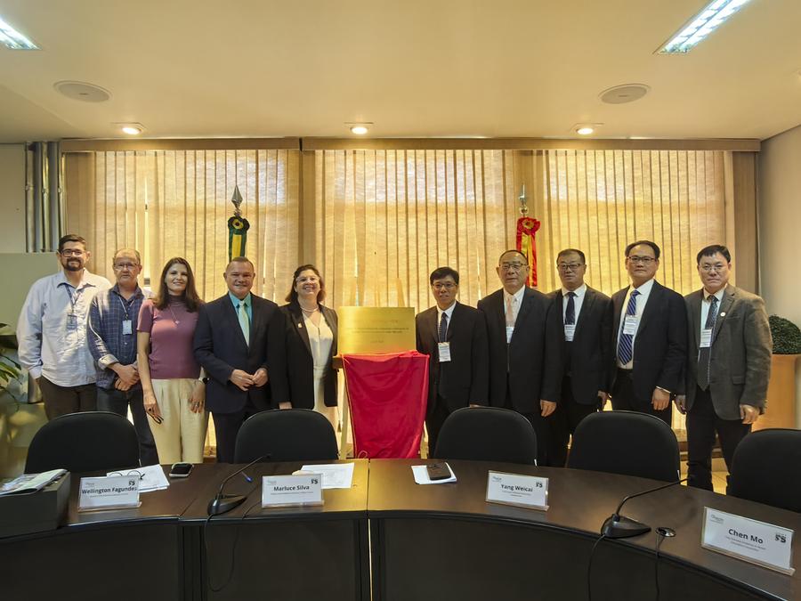 La sucursal brasileña del Centro de Innovación para la Alimentación Sostenible China-América Latina se inaugura en la Universidad Federal de Mato Grosso, en Brasil, el 21 de julio de 2025. (Xinhua)