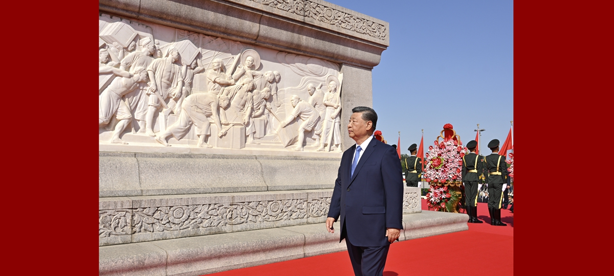 Xi rinde homenaje a héroes nacionales en Día de los Mártires