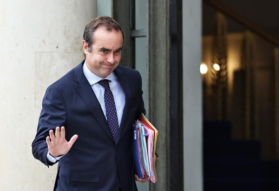 Macron vuelve a nombrar a Sebastien Lecornu como primer ministro francés