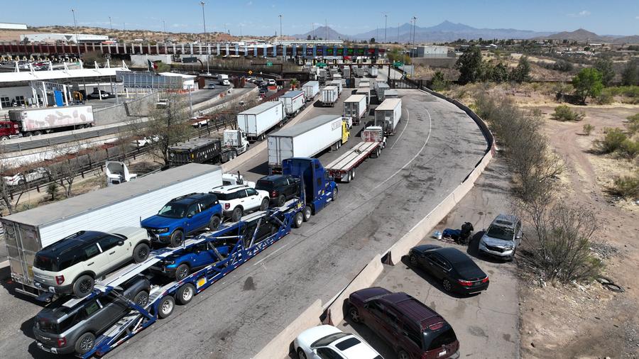 EEUU planea aplicar a México descuentos en aranceles a vehículos pesados, asegura ministro mexicano