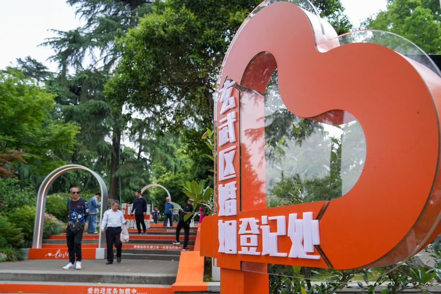 Más de 263.000 parejas chinas se benefician del registro de matrimonio simplificado