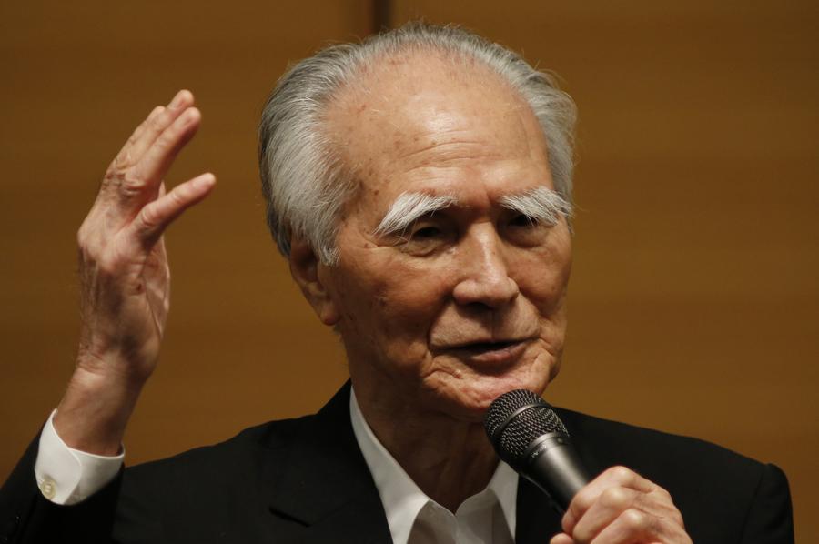 Imagen de archivo del exprimer ministro japonés Tomiichi Murayama participando durante un foro titulado "Declaración de Murayama y 70 años después de la Segunda Guerra Mundial", en Tokio, capital de Japón, el 3 de agosto de 2015. (Xinhua/Str)